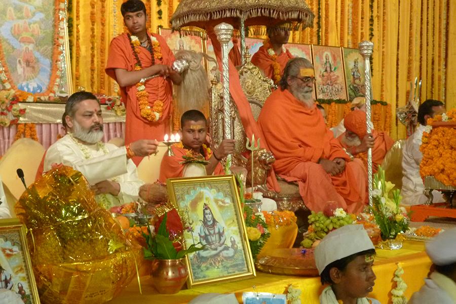 Brahmachari Girish Ji is performing aarti during Atirudrabhishek on 11 Feb. 2012 at Brahmsthan of India